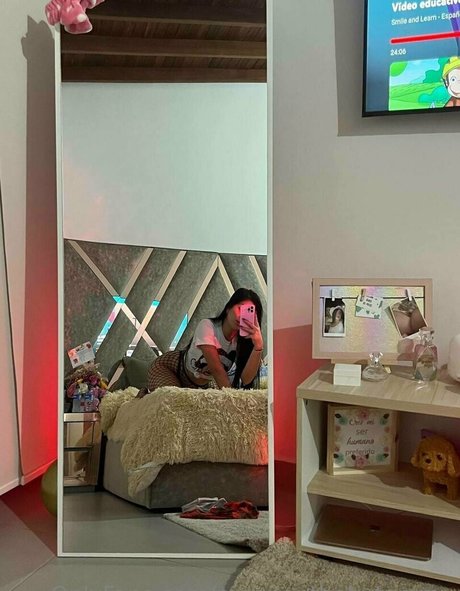 タトゥーオンリーファン セクシー裸 画像