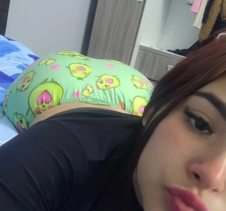 ティックトックスター オンリーファンズ ポルノ 写真