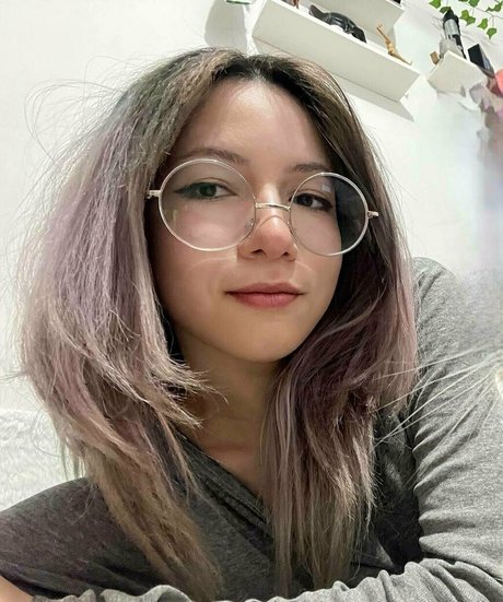 指マン 潮吹き オンリーファンズ えろ 画像