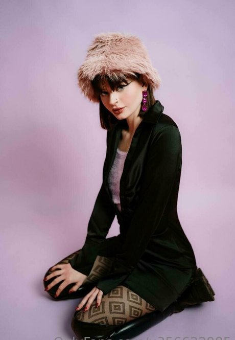 ashley bamby ポルノスター アート アーカイブ