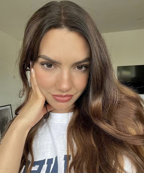 ティーンランジェリーオンリーファンズ エロチック 写真