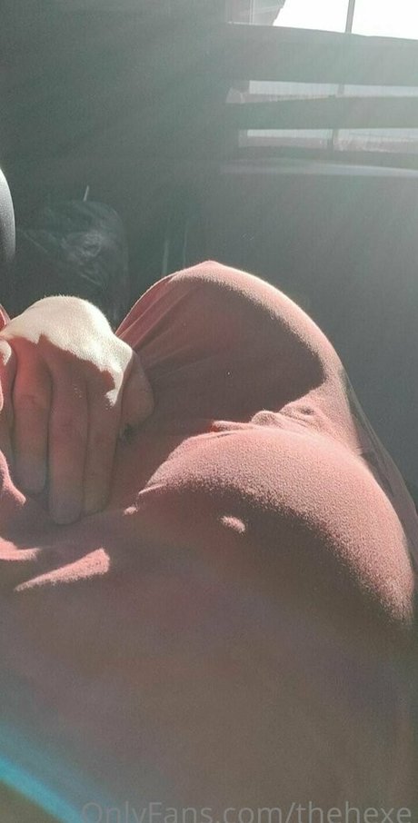 ぽっちゃり妊婦オンリーファンズ アートポルノ 画像