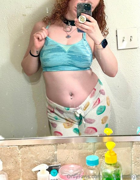 小柄な足オンリーファンズ ポルノグラフィック 写真