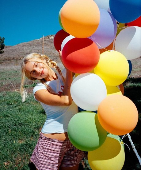 かわいいブロンドのオンリーファンズ 美しい 写真