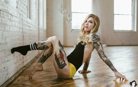 Auric 完璧なモデル アーカイブ