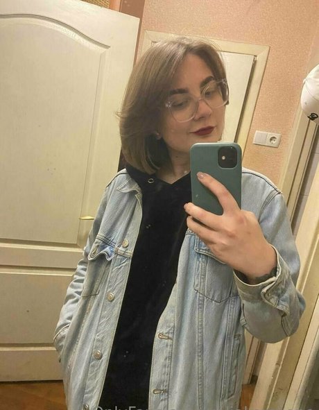 valiawixx xxx女優 画像