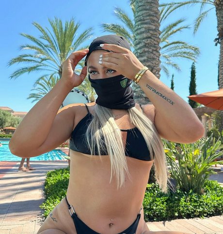 nchristin ヌードモデル ギャラリー