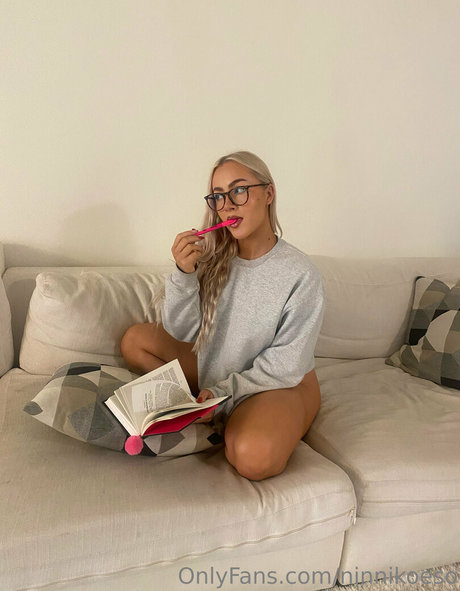 nchristin ヌードモデル 写真