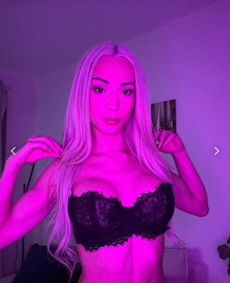 Georgina Navarro 裸のモデル 写真