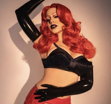 Slayyyter セクシーモデル 写真