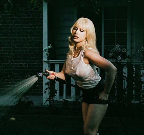 Slayyyter 可愛い女優 画像