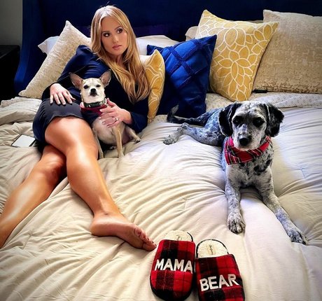 Tomi Lahren ポルノモデル 写真