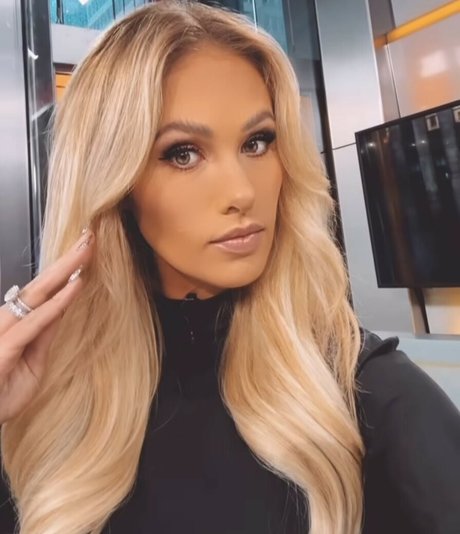 Tomi Lahren 美しいポルノスター 写真