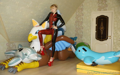 エクストリームオンリーファン セクシーヌード 写真