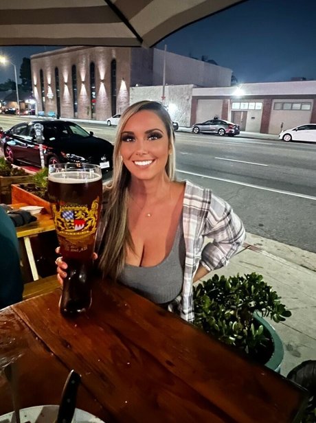 Kaitlyn Horesh セクシーなスター 画像