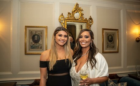 Kaitlyn Horesh 裸の女優 写真