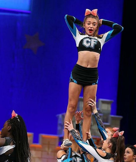 Penelope East Chexit 美しいポルノスター 画像