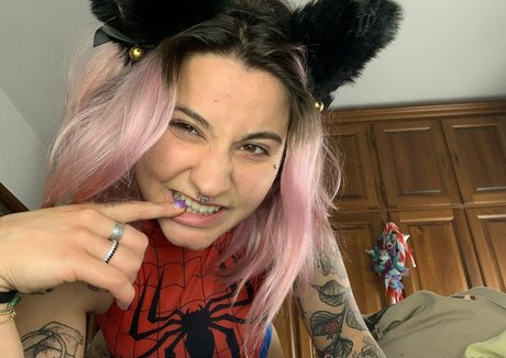 bluemooncrii アダルトスター 写真