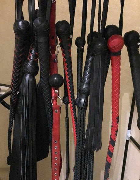 molly dominatrix 独占女優 画像