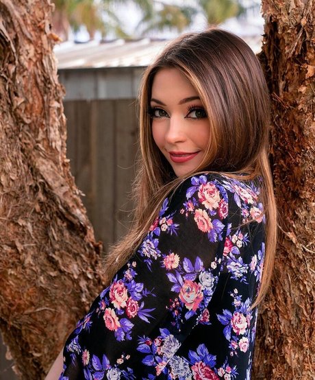 Alli Flanagan HDモデル 写真