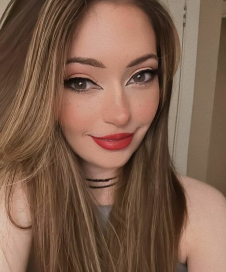 Alli Flanagan 美しいスター ギャラリー