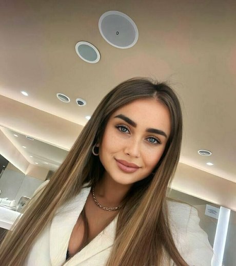 lanaannx ポルノモデル 写真