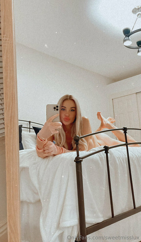 ぽっちゃりブルネットオンリーファンズ セクシー裸 画像