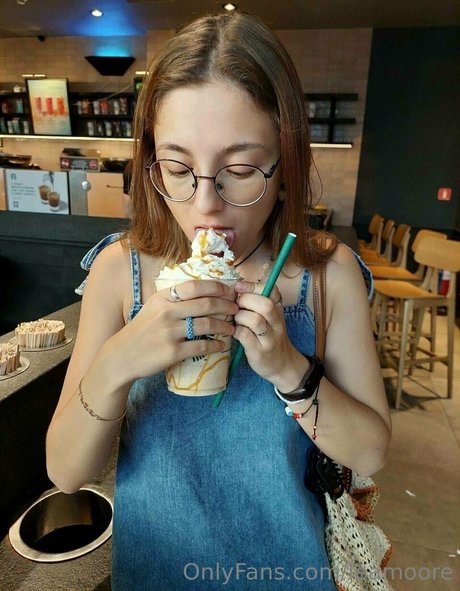 leamoore エロティックなスター 画像