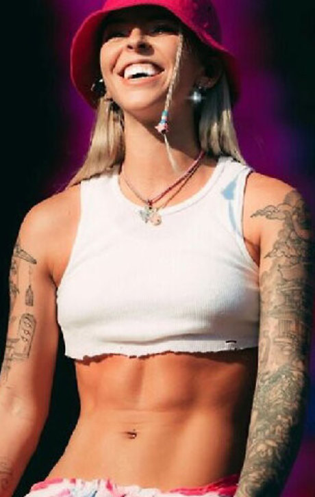 Young Miko ホットなモデル ギャラリー