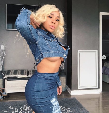 dejasnoh エロティック女優 写真