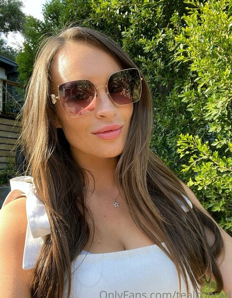 曲線美のブロンドオンリーファンズ ヌード 写真