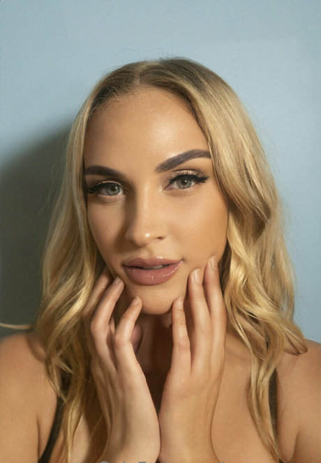 emmranna 裸の女優 写真