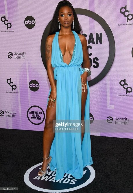 Ari Lennox ポルノスター 高品質 写真