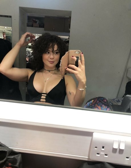 お尻を広げるオンリーファンズ 無料セックス ギャラリー