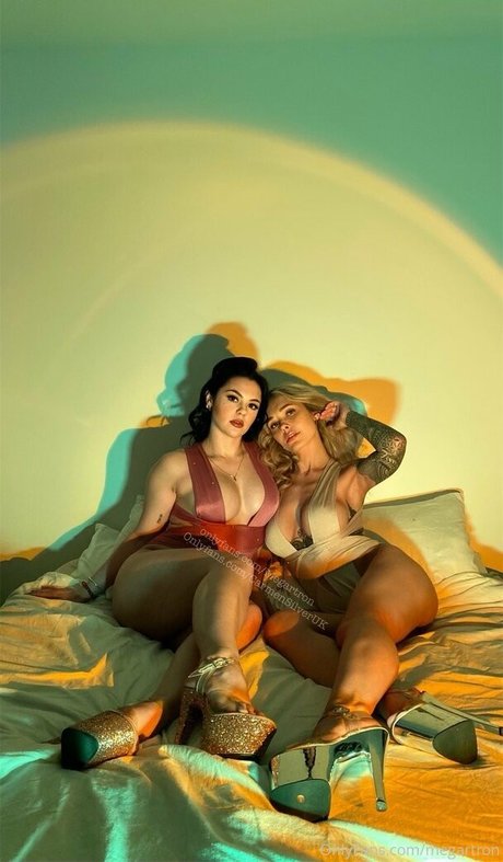 曲線美のランジェリーオンリーファンズ 無料セックス 写真