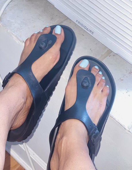 小柄な足オンリーファンズ 無料セクシー 写真