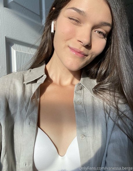 Vanessa Berge ポルノ女優 画像