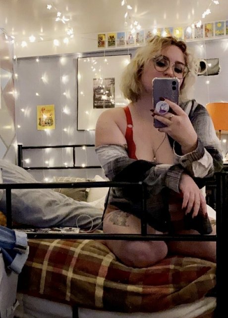 中出しプリンセスオンリーファンズ セックス 写真