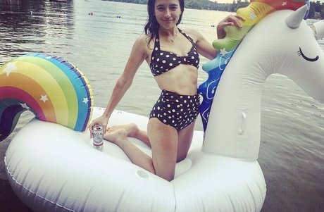 Alyssa Limperis スター ヌード アーカイブ