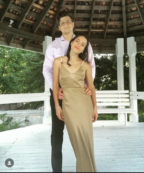 Alyssa Limperis かわいいスター 写真