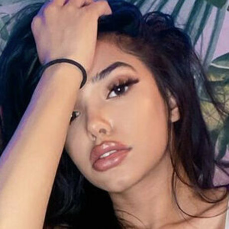 黒髪の熟女オンリーファンズ HD ギャラリー