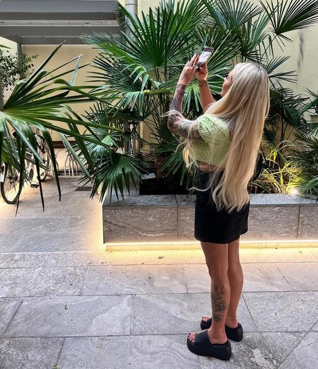 Angelika Kramer 裸のスター 画像