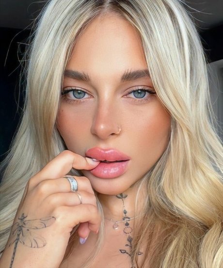 LGBTオンリーファン 美しい裸 画像