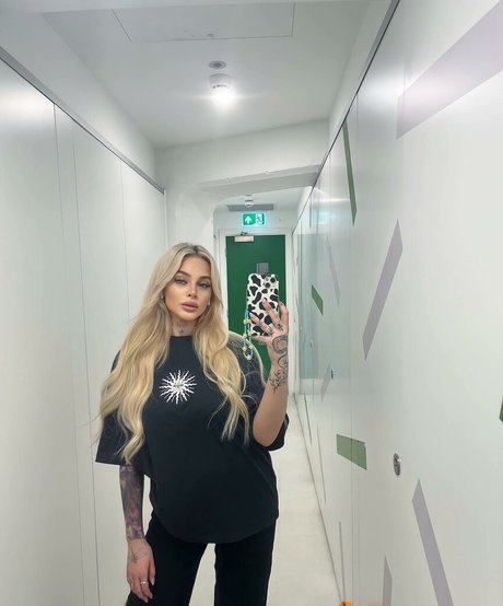 Angelika Kramer かわいいスター 写真