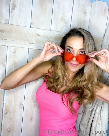 amycapulet 裸のスター 写真