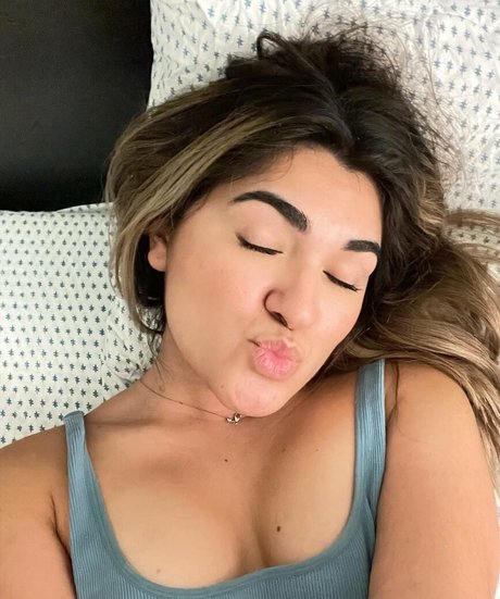 karinugh エロティックなポルノスター 写真