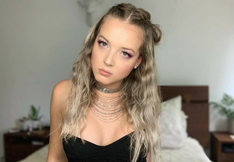 Maya V Henry 独占スター 写真