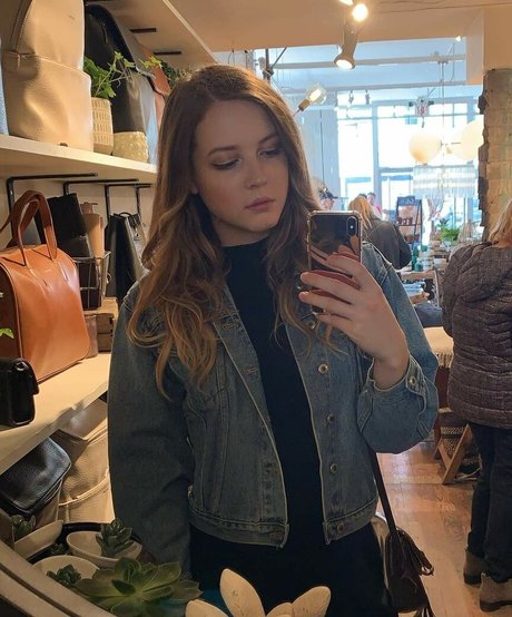 Maya V Henry アートモデル ギャラリー