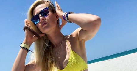 キティ・ウェット・オンリーファンズ アートヌード 写真