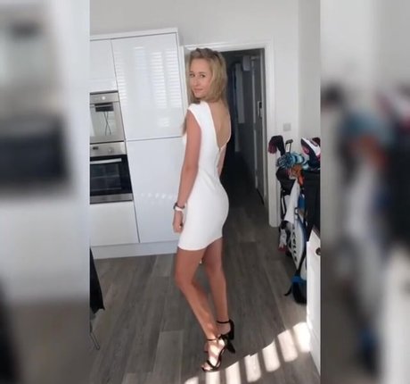 Nelly Korda アート女優 画像